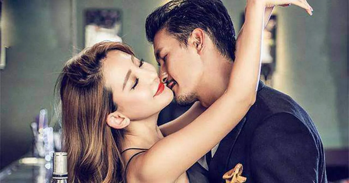 Phụ nữ ngoại tình vào giờ tan sở